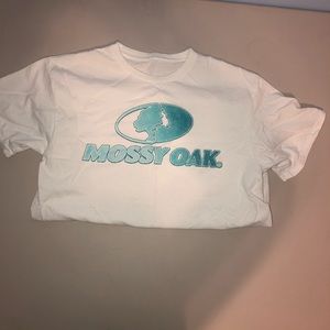 Mossy oak white tee with logo